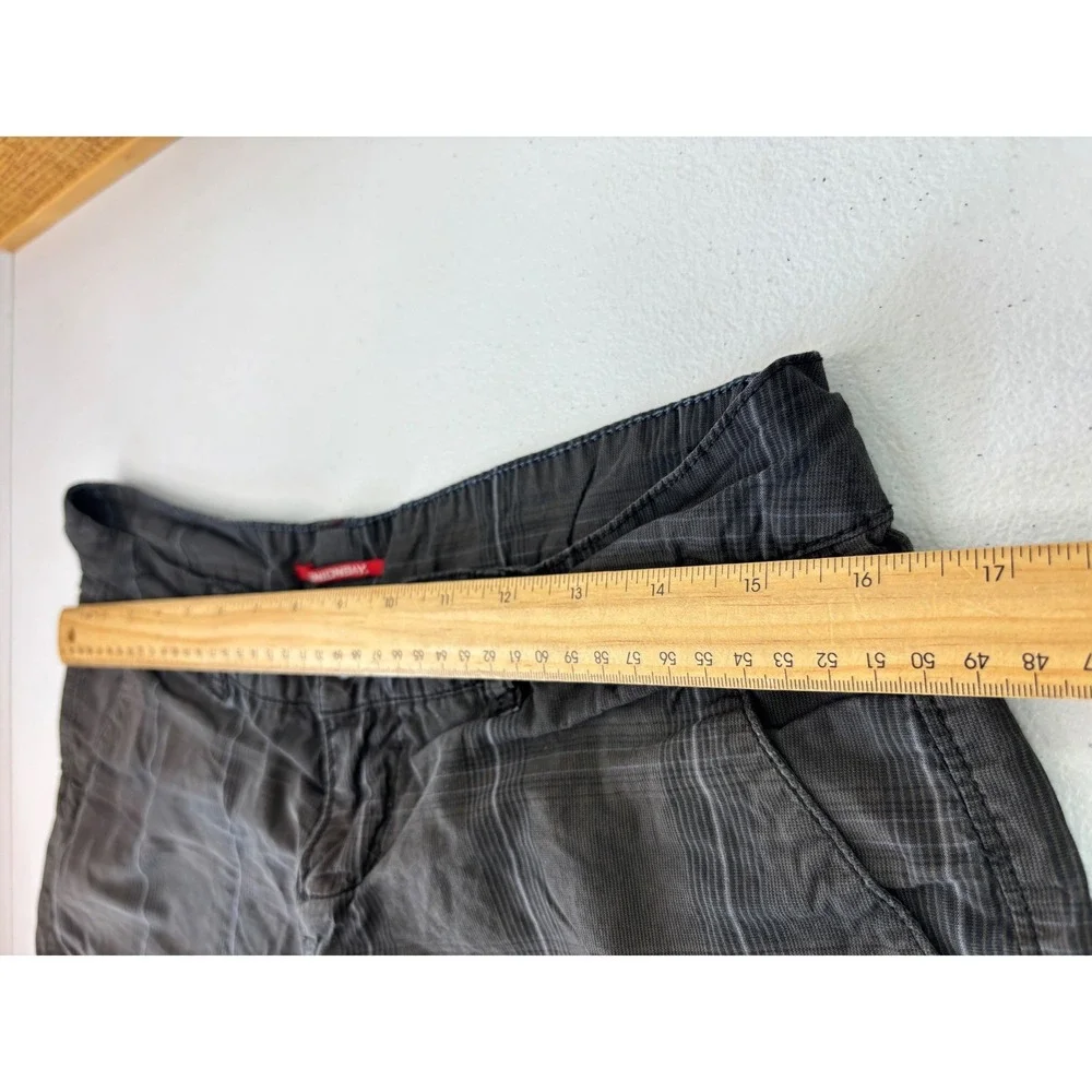 VINTAGE UNIONBAY Womens Shorts 90s Y2K Long Skater Grey Plaid Grunge Juniors‎ 7